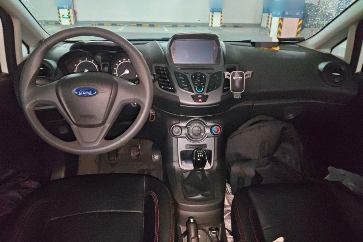 Used Ford Fiesta 2013 Sedan 1.5L Manual Fashion Edition Center Console