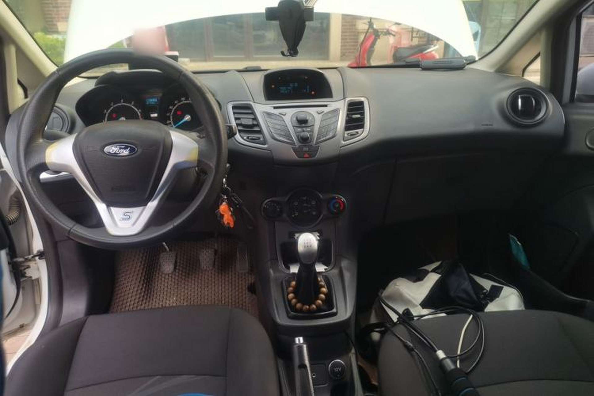 Used Ford Fiesta 2013 Sedan 1.5L Manual Fashion Edition Center Console