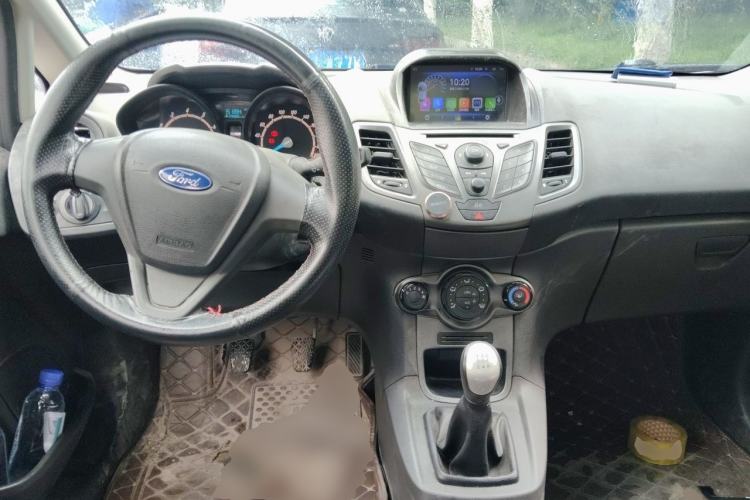 Used Ford Fiesta 2013 Sedan 1.5L Manual Fashion Edition Center Console
