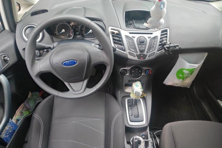 Used Ford Fiesta 2013 Hatchback 1.5L Automatic Fashion Edition Center Console