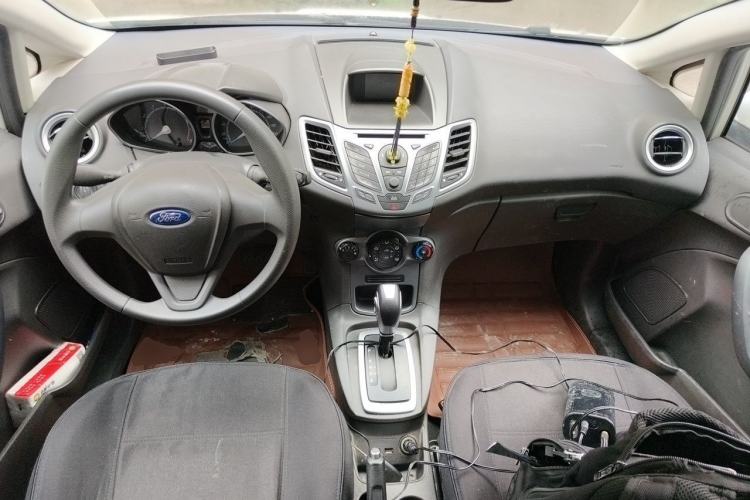 Used Ford Fiesta 2013 Hatchback 1.5L Automatic Fashion Edition Center Console