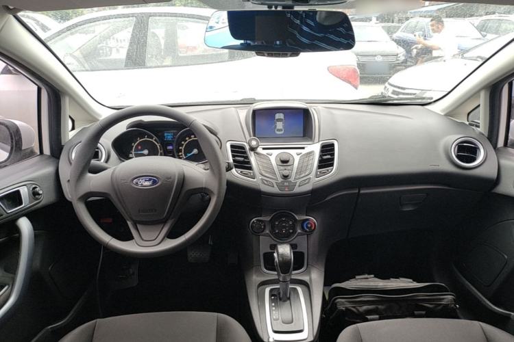Used Ford Fiesta 2013 Hatchback 1.5L Automatic Fashion Edition Center Console