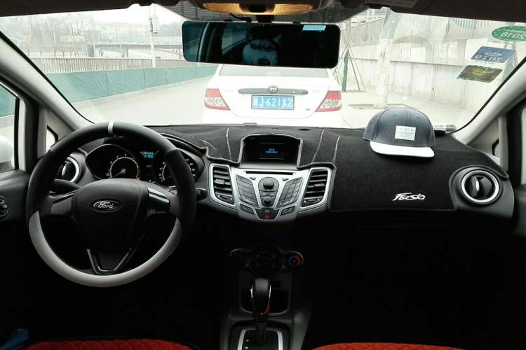 Used Ford Fiesta 2013 Hatchback 1.5L Automatic Fashion Edition Center Console