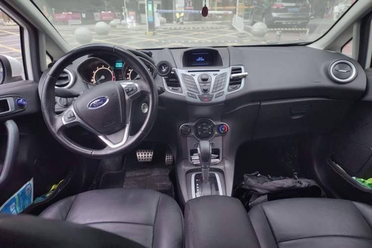 Used Ford Fiesta 2013 Hatchback 1.5L Automatic Fashion Edition Center Console