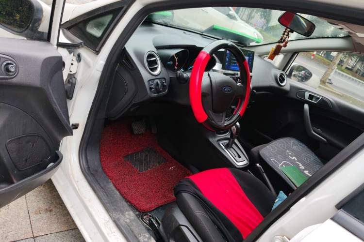 Used Ford Fiesta 2013 Hatchback 1.5L Automatic Fashion Edition Driver Seat
