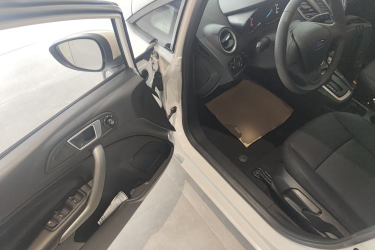 Used Ford Fiesta 2013 Hatchback 1.5L Automatic Fashion Edition Driver Seat
