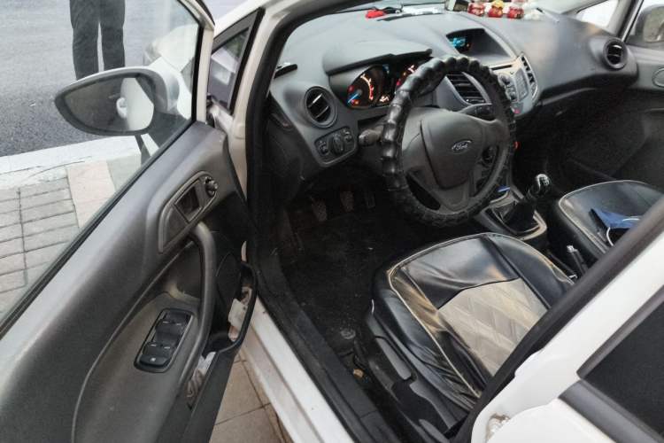 Used Ford Fiesta 2013 Sedan 1.5L Manual Fashion Edition Driver Seat