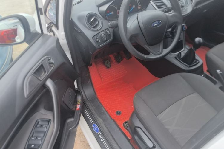 Used Ford Fiesta 2013 Sedan 1.5L Manual Fashion Edition Driver Seat