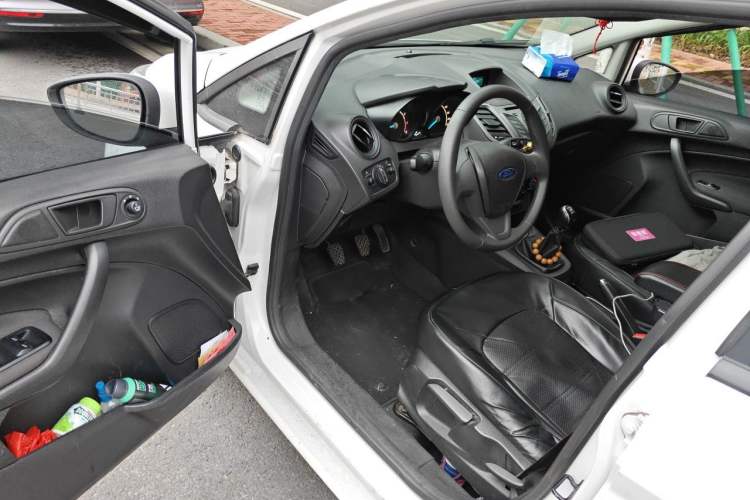 Used Ford Fiesta 2013 Sedan 1.5L Manual Fashion Edition Driver Seat