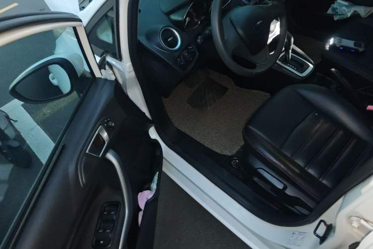 Used Ford Fiesta 2013 Hatchback 1.5L Automatic Fashion Edition Driver Seat