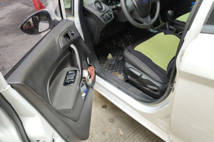 Used Ford Fiesta 2013 Sedan 1.5L Manual Fashion Edition Driver Seat