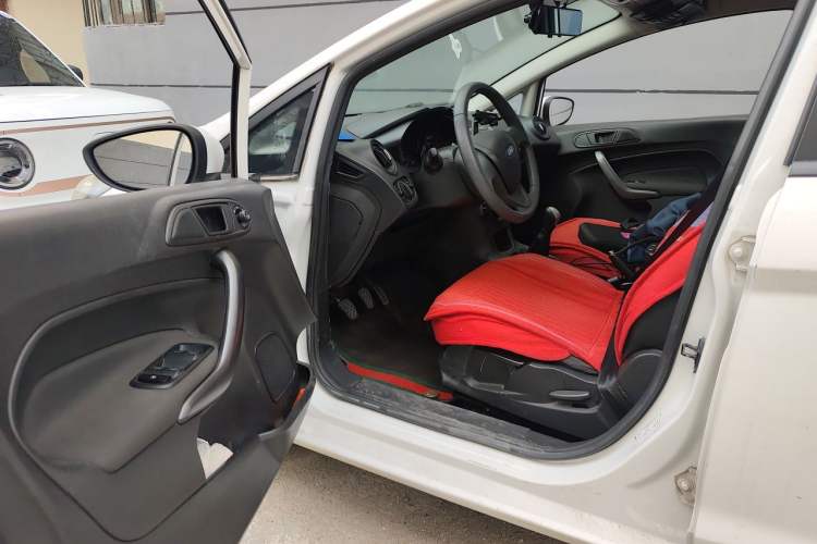 Used Ford Fiesta 2013 Hatchback 1.5L Manual Fashion Edition Driver Seat