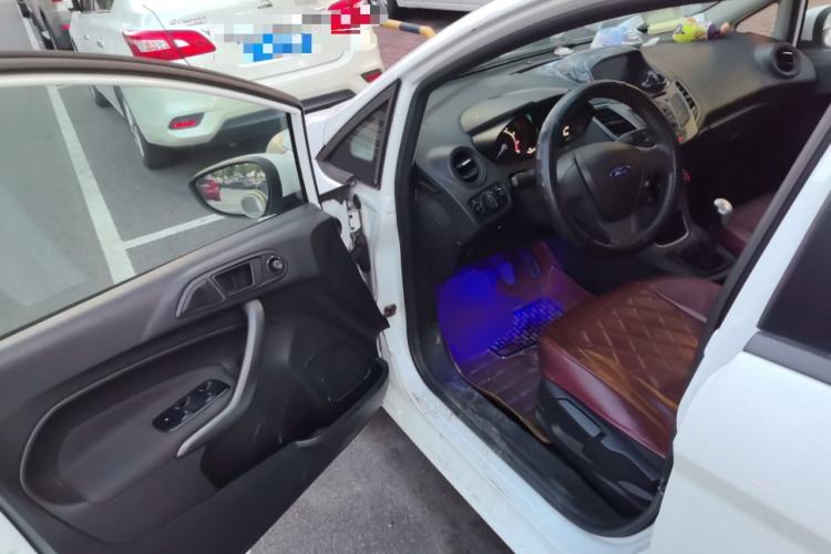 Used Ford Fiesta 2013 Sedan 1.5L Manual Fashion Edition Driver Seat