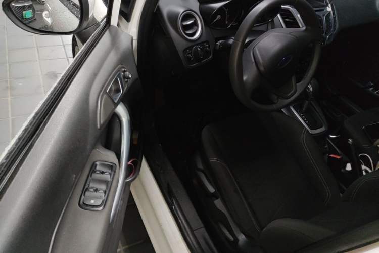 Used Ford Fiesta 2013 Hatchback 1.5L Automatic Fashion Edition Driver Seat