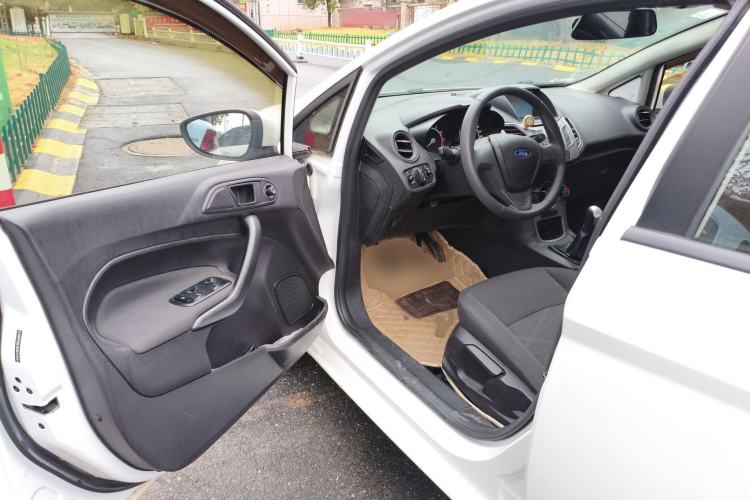 Used Ford Fiesta 2013 Sedan 1.5L Manual Fashion Edition Driver Seat