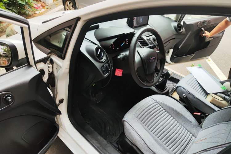 Used Ford Fiesta 2013 Sedan 1.5L Manual Fashion Edition Driver Seat