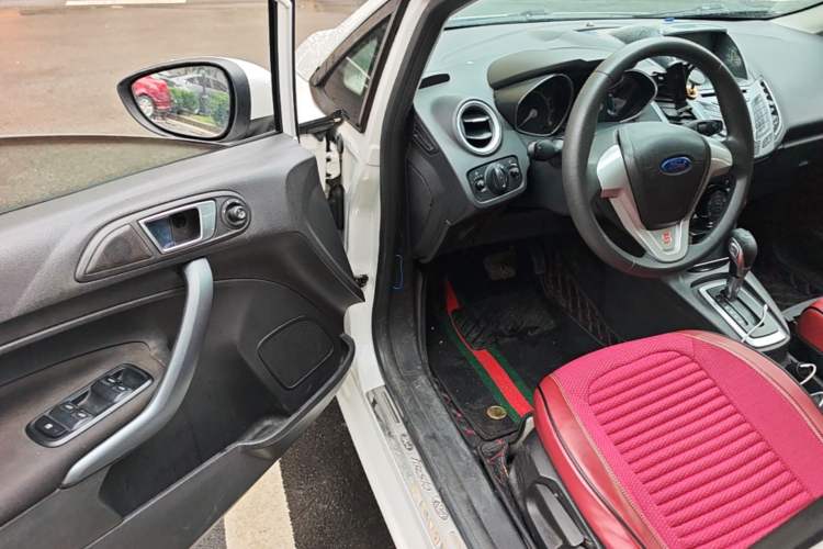 Used Ford Fiesta 2013 Hatchback 1.5L Automatic Fashion Edition Driver Seat