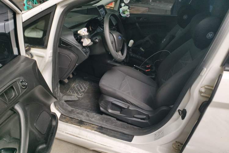 Used Ford Fiesta 2013 Sedan 1.5L Manual Fashion Edition Driver Seat