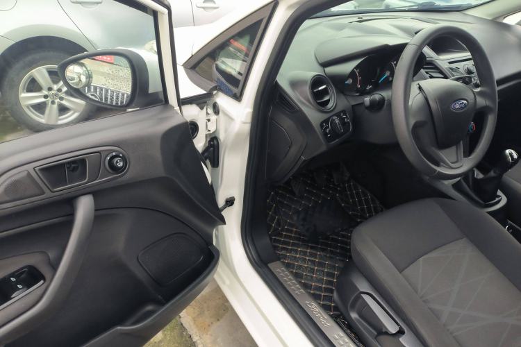 Used Ford Fiesta 2013 Sedan 1.5L Manual Fashion Edition Driver Seat