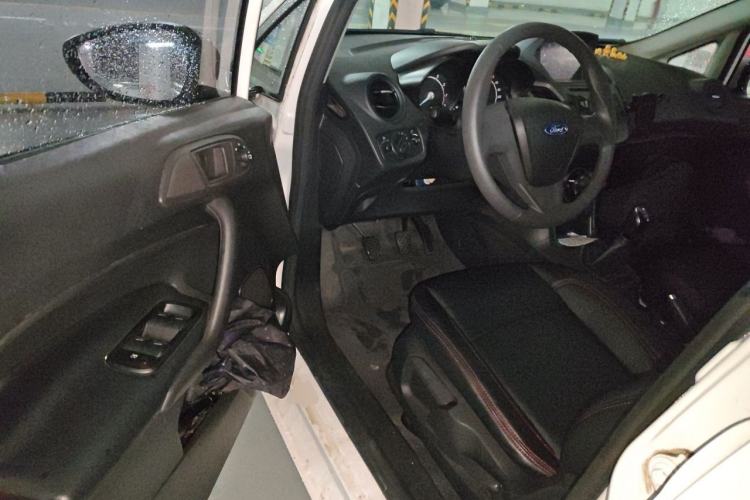 Used Ford Fiesta 2013 Sedan 1.5L Manual Fashion Edition Driver Seat