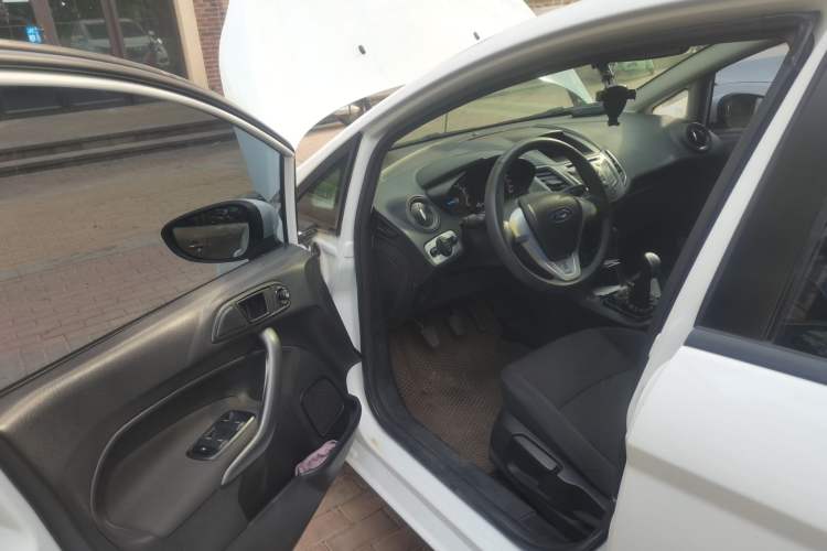 Used Ford Fiesta 2013 Sedan 1.5L Manual Fashion Edition Driver Seat