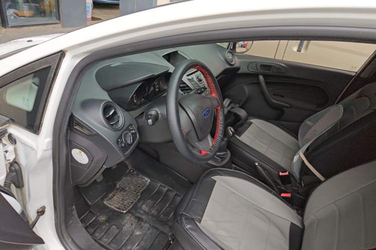 Used Ford Fiesta 2013 Sedan 1.5L Manual Fashion Edition Driver Seat