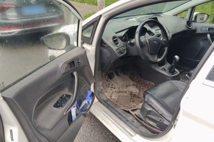Used Ford Fiesta 2013 Sedan 1.5L Manual Fashion Edition Driver Seat