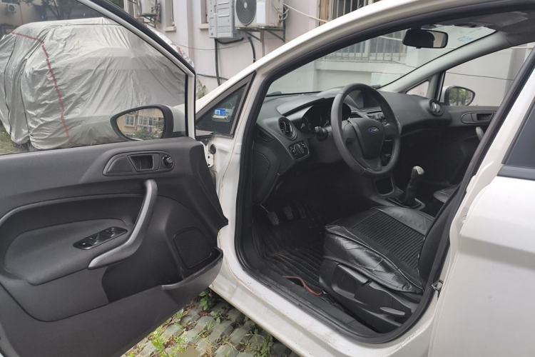 Used Ford Fiesta 2013 Sedan 1.5L Manual Fashion Edition Driver Seat