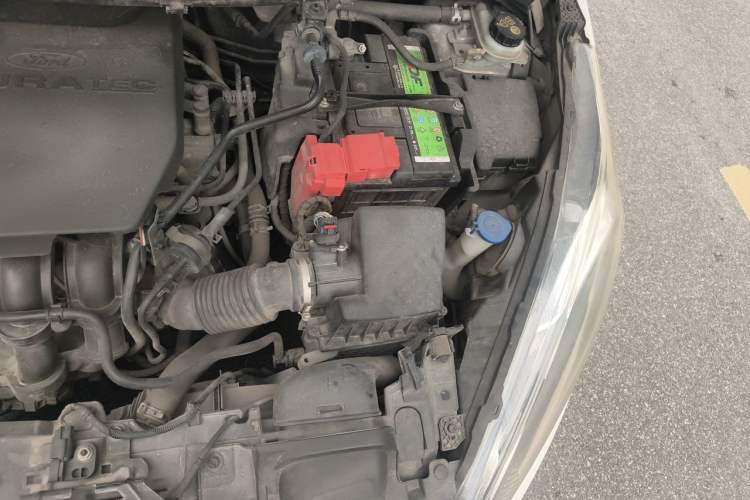 Used Ford Fiesta 2013 Sedan 1.5L Manual Fashion Edition Engine Bay Left