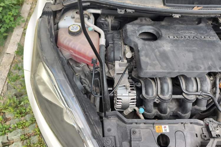 Used Ford Fiesta 2013 Sedan 1.5L Manual Fashion Edition Engine Bay Right
