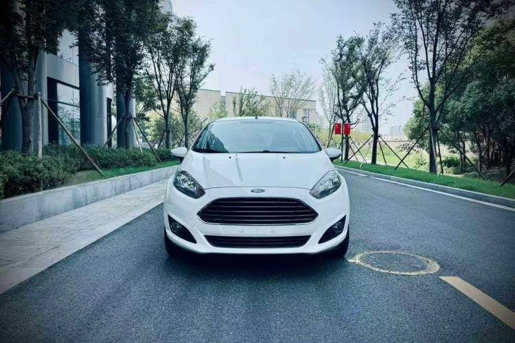 Used Ford Fiesta 2013 Hatchback 1.5L Automatic Fashion Edition Exterior 1