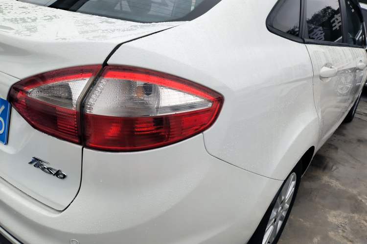 Used Ford Fiesta 2013 Sedan 1.5L Manual Fashion Edition Exterior 2