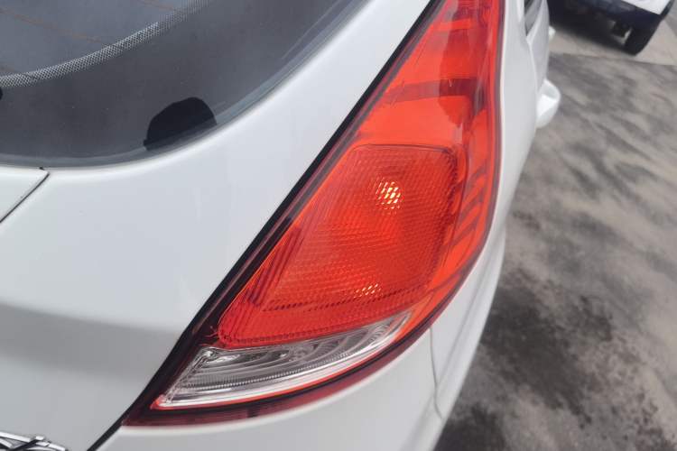 Used Ford Fiesta 2013 Hatchback 1.5L Automatic Fashion Edition Exterior 6