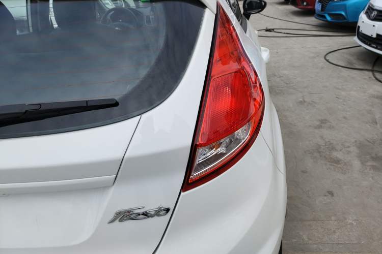 Used Ford Fiesta 2013 Hatchback 1.5L Manual Fashion Edition Exterior 6