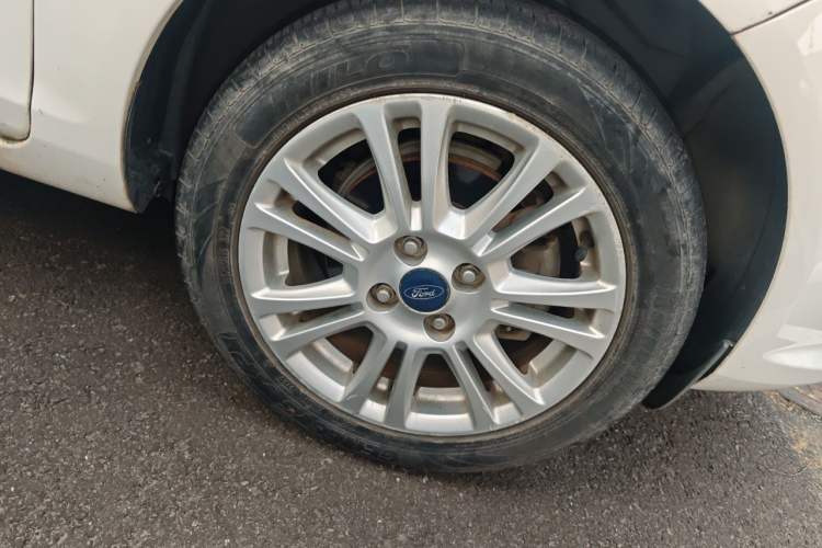 Used Ford Fiesta 2013 Hatchback 1.5L Automatic Fashion Edition Exterior 7