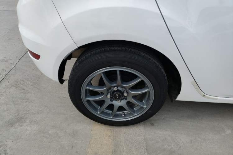 Used Ford Fiesta 2013 Hatchback 1.5L Manual Fashion Edition Exterior 8