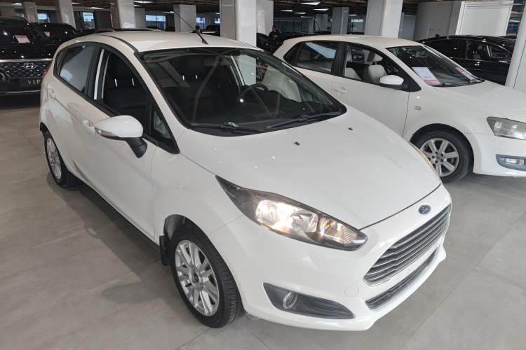 Used Ford Fiesta 2013 Hatchback 1.5L Automatic Fashion Edition Front Right 45 Deg