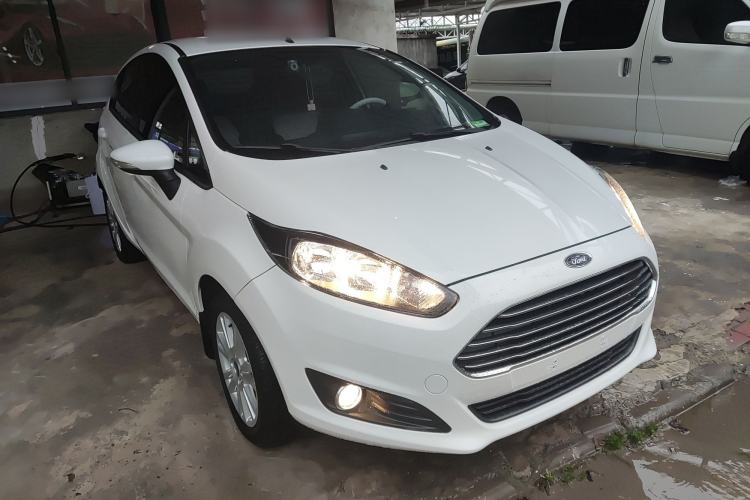 Used Ford Fiesta 2013 Hatchback 1.5L Automatic Fashion Edition Front Right 45 Deg