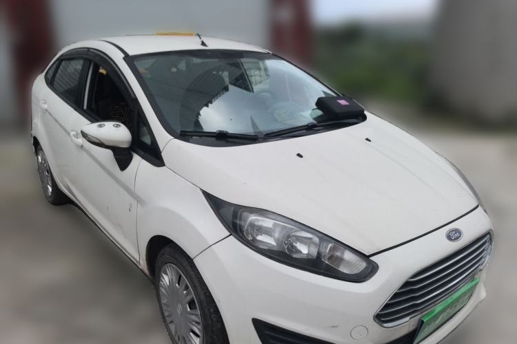 Used Ford Fiesta 2013 Hatchback 1.5L Manual Fashion Edition Front Right 45 Deg