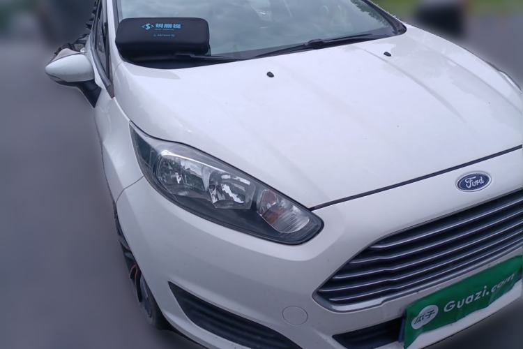Used Ford Fiesta 2013 Hatchback 1.5L Manual Fashion Edition Front Right 45 Deg