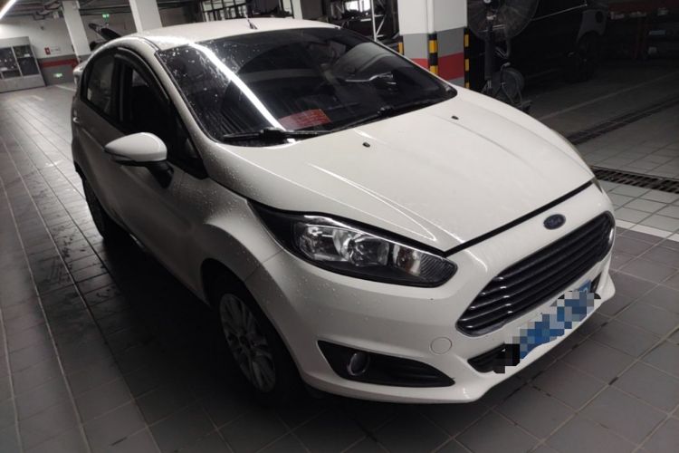 Used Ford Fiesta 2013 Hatchback 1.5L Automatic Fashion Edition Front Right 45 Deg
