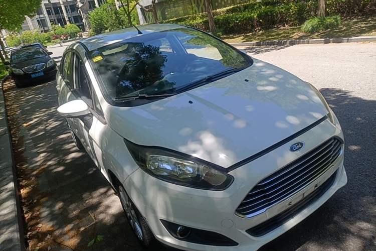 Used Ford Fiesta 2013 Sedan 1.5L Manual Fashion Edition Front Right 45 Deg