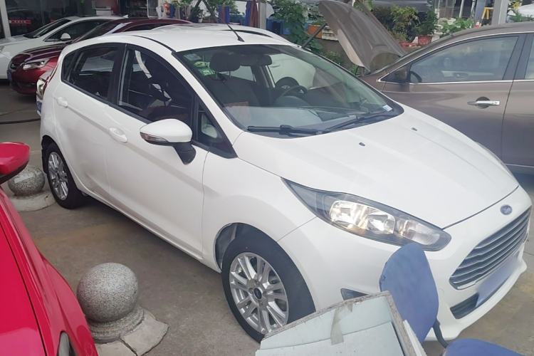 Used Ford Fiesta 2013 Hatchback 1.5L Automatic Fashion Edition Front Right 45 Deg