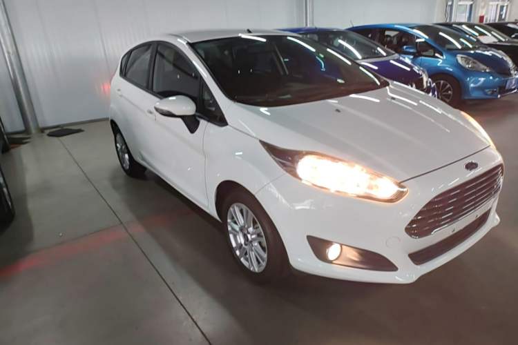 Used Ford Fiesta 2013 Hatchback 1.5L Manual Fashion Edition Front Right 45 Deg