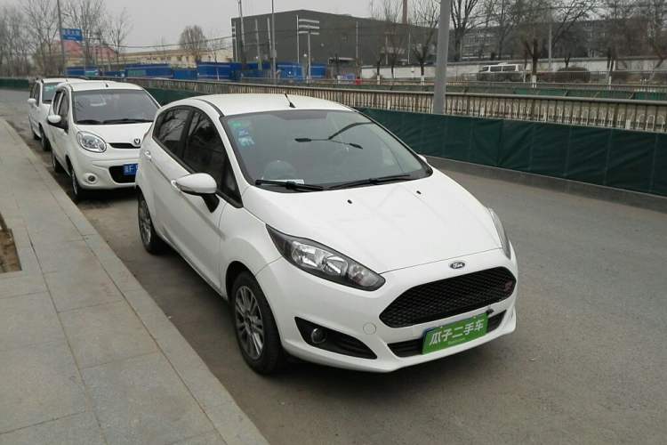 Used Ford Fiesta 2013 Hatchback 1.5L Automatic Fashion Edition Front Right 45 Deg