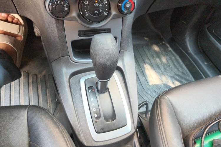 Used Ford Fiesta 2013 Hatchback 1.5L Automatic Fashion Edition Gear Lever