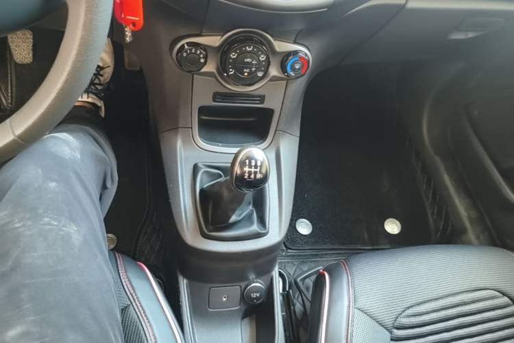 Used Ford Fiesta 2013 Hatchback 1.5L Manual Fashion Edition Gear Lever