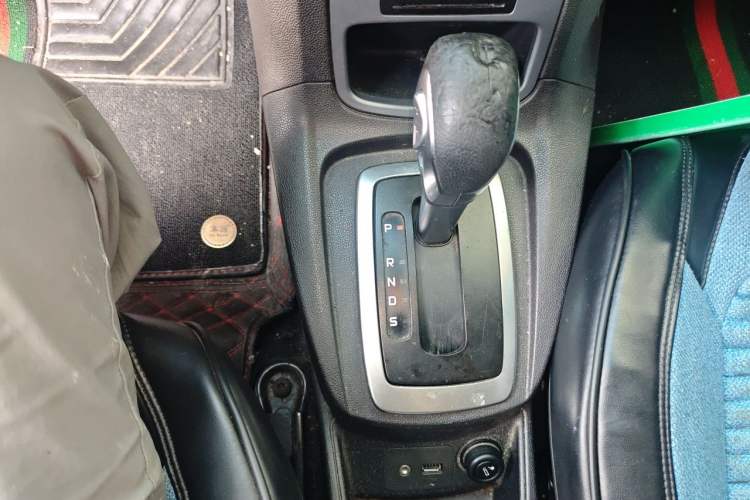 Used Ford Fiesta 2013 Hatchback 1.5L Automatic Fashion Edition Gear Lever
