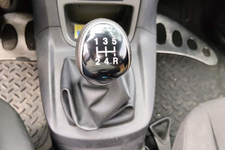 Used Ford Fiesta 2013 Sedan 1.5L Manual Fashion Edition Gear Lever