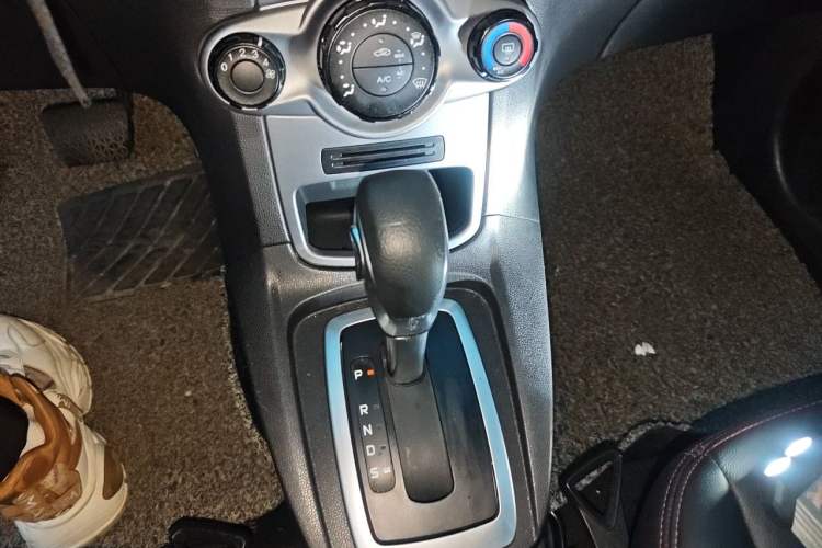 Used Ford Fiesta 2013 Hatchback 1.5L Automatic Fashion Edition Gear Lever